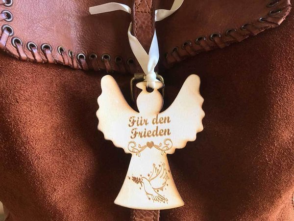 Un ange pour la paix / don à l'Ukraine / pendentif ange en bois