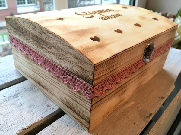 Große Erinnerungsbox "Herzchen" personalisiert mit Name