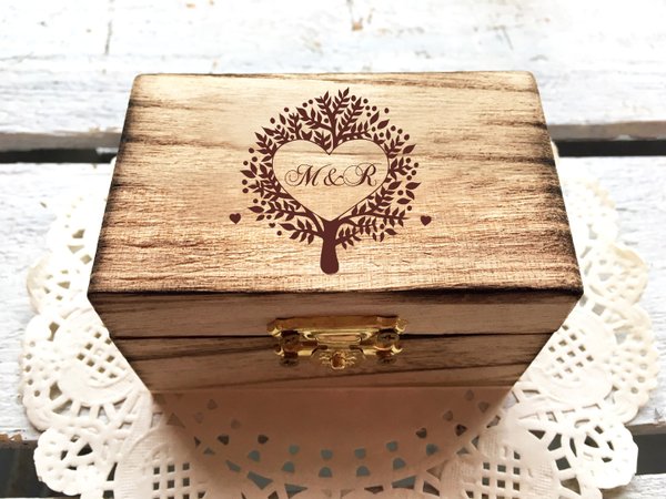 Hübsche kleine Ring Box "Marry me?" / Holzbox mit persönlicher Gravur