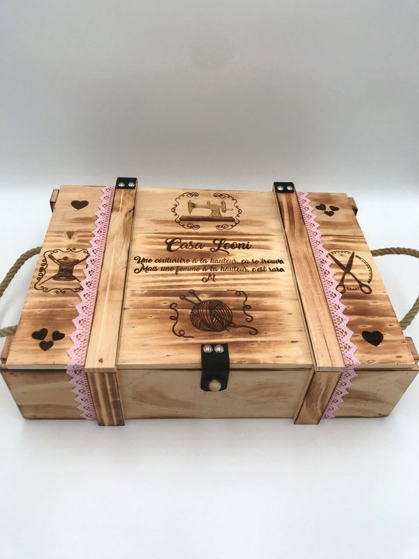 Boîte à coudre / Boîte en bois