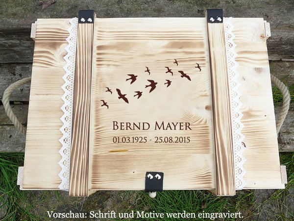 Trauerkiste mit persönlicher Gravur "Fliegende Vögel" / Erinnerungsbox zur Trauer