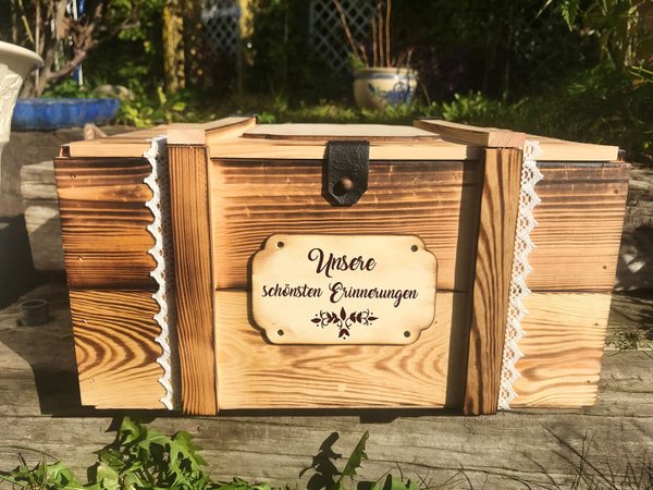 Hochzeitstruhe personalisiert "Herzrosenkranz graviert" / Hochzeitsbox