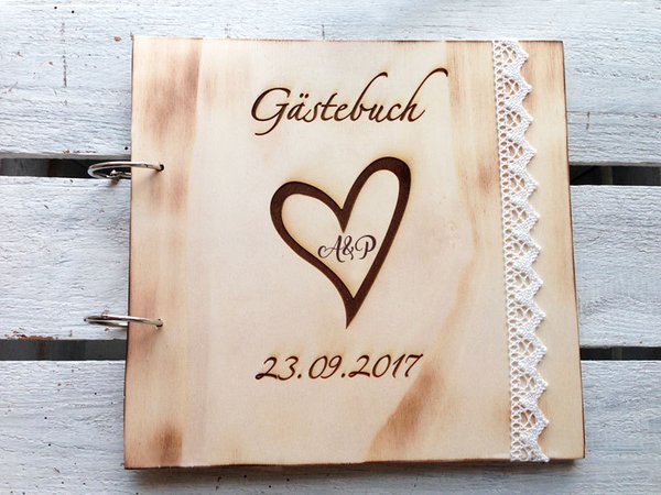 Hochzeitsgästebuch personalisiert aus Holz "Herz"