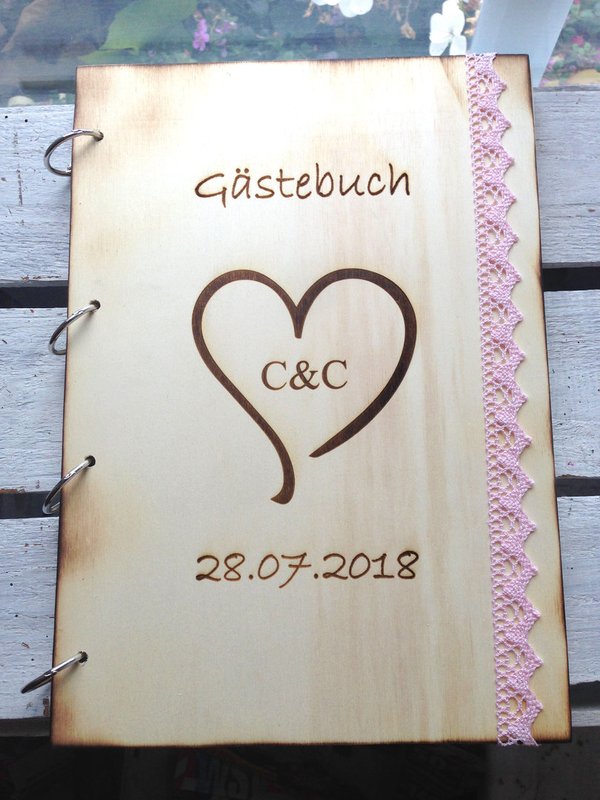 Hochzeitsgästebuch personalisiert "Herz", aus Holz A4 Hoch mit Gravur / Gästebuch Hochzeit